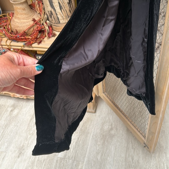 Vintage Albert Nipon Black Velvet Strapless Gown - Picture 9 of 16
